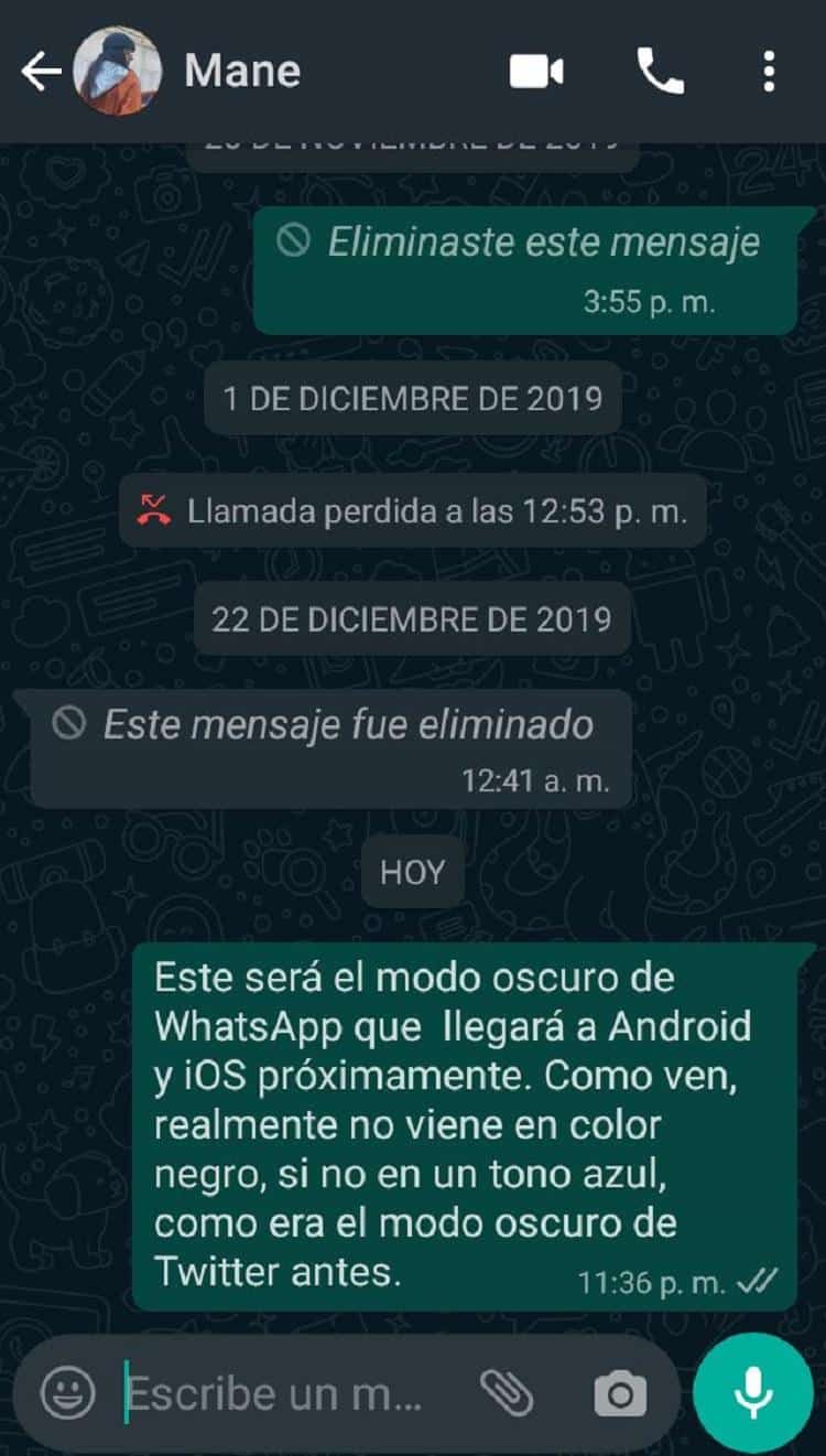 Interfaz de WhatsApp con el modo oscuro activado