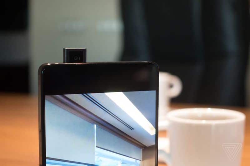 Módulo retráctil de cámara frontal en el concepto Apex