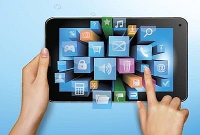 Tablet Android conectándose a wifi en un aeropuerto