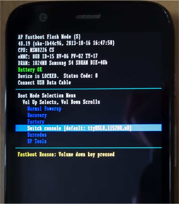 Moto G en modo Fastboot listo para revivir con comandos ADB