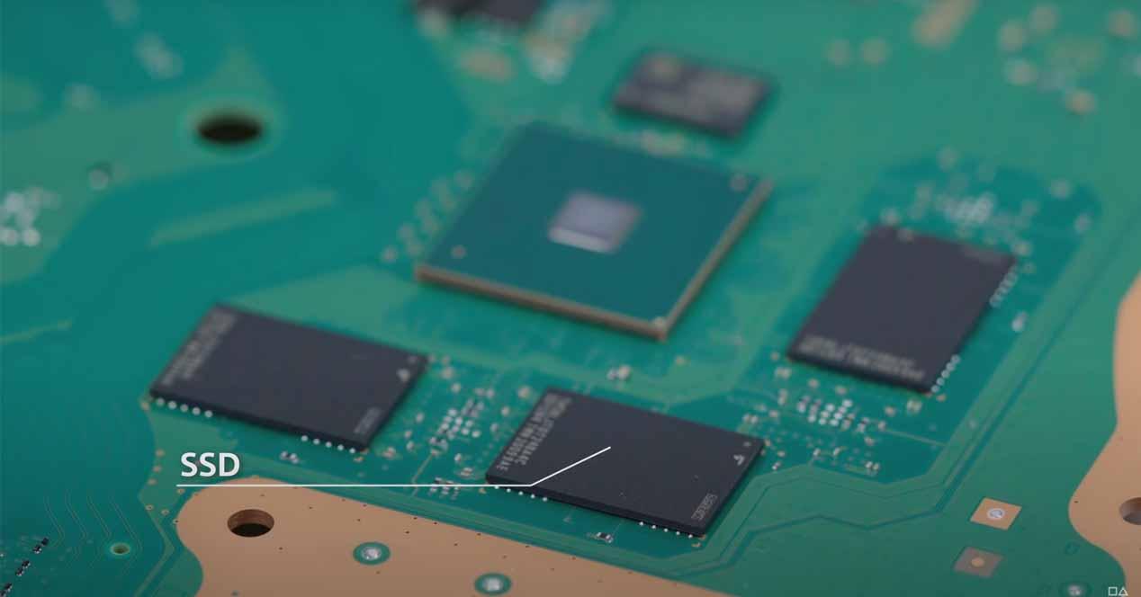 SSD interna y zona de expansión M.2 en PlayStation 5